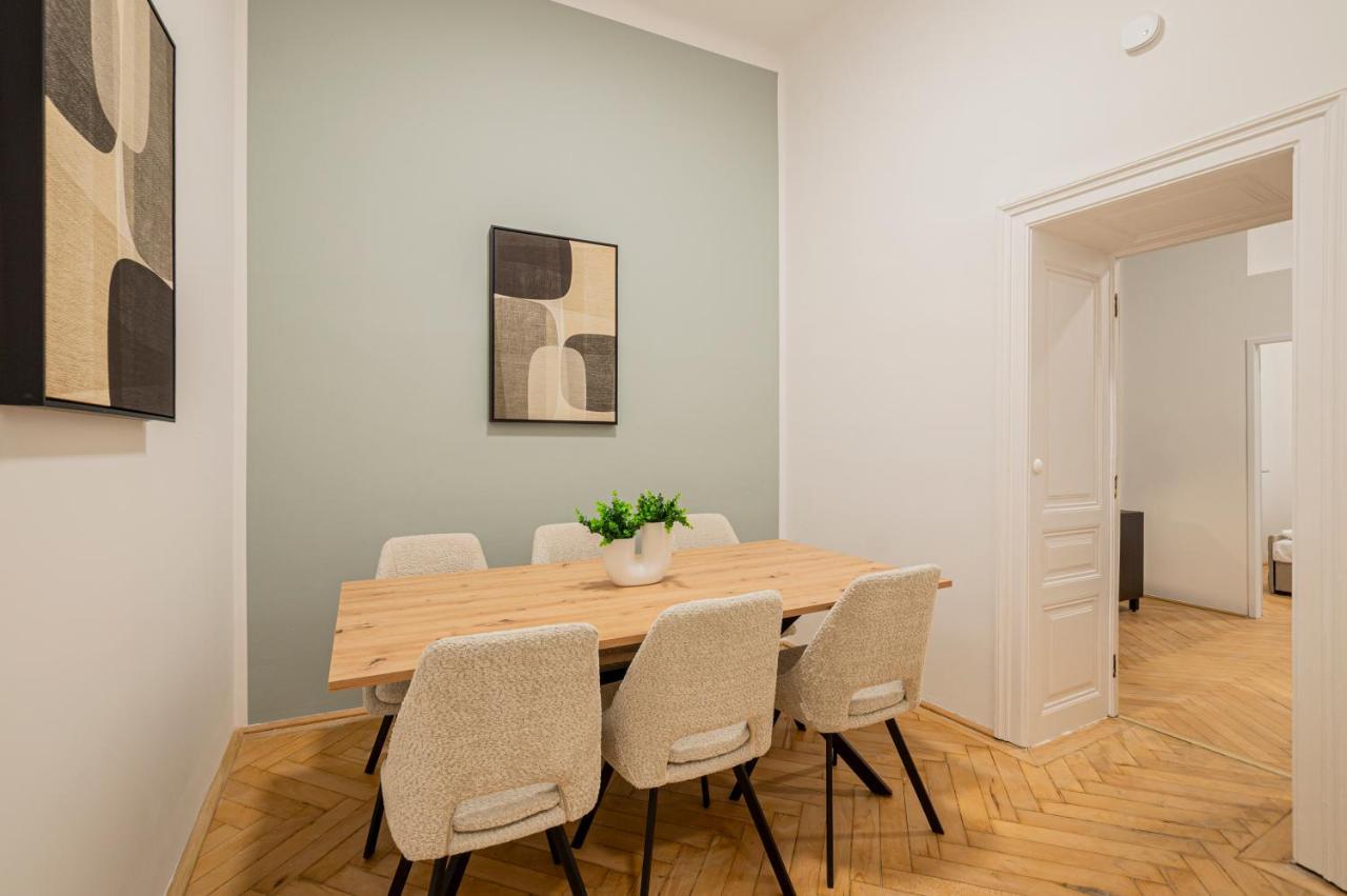 Apartment Charming Perfect For 4-6 Tram, Self-checkin *