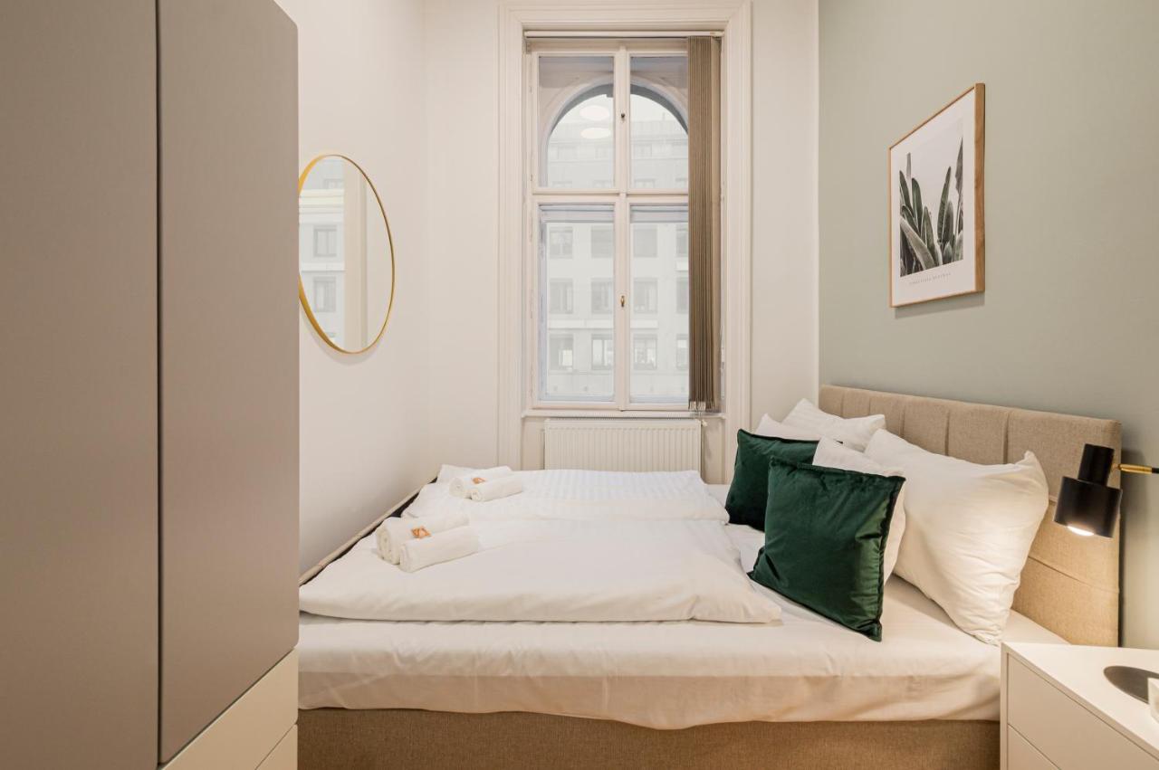 Charming Perfect For 4-6 Tram, Self-checkin Apartment Vienna