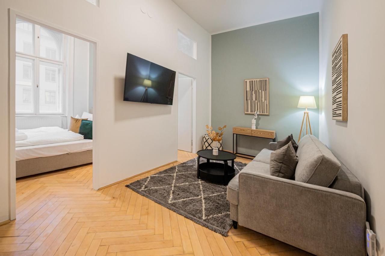 Apartment Charming Perfect For 4-6 Tram, Self-checkin *