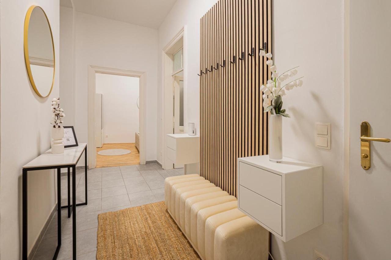 Apartment Charming Perfect For 4-6 Tram, Self-checkin