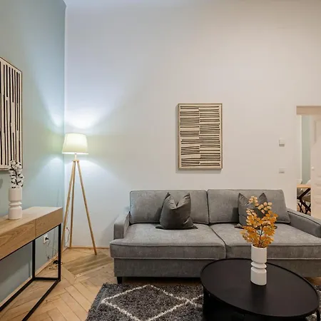 Charming Apt Perfect For 4-6 Tram, Self-Checkin Vienna Exterior photo
